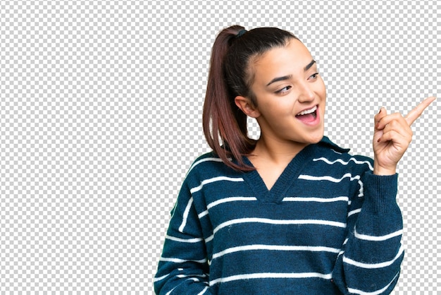 La belleza joven sobre el fondo de la llave de croma aislada