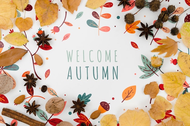 Benvenuto scritta autunnale circondata da foglie colorate