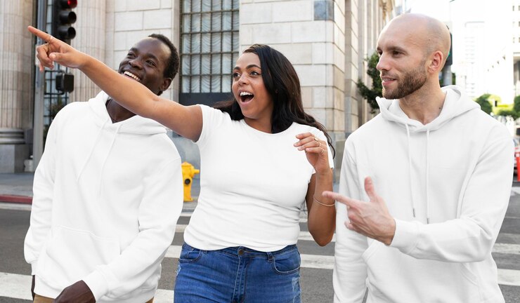 PSD bianco semplice abbigliamento mockup psd stile stradale uomini e donne39s abbigliamento shooting all'aperto