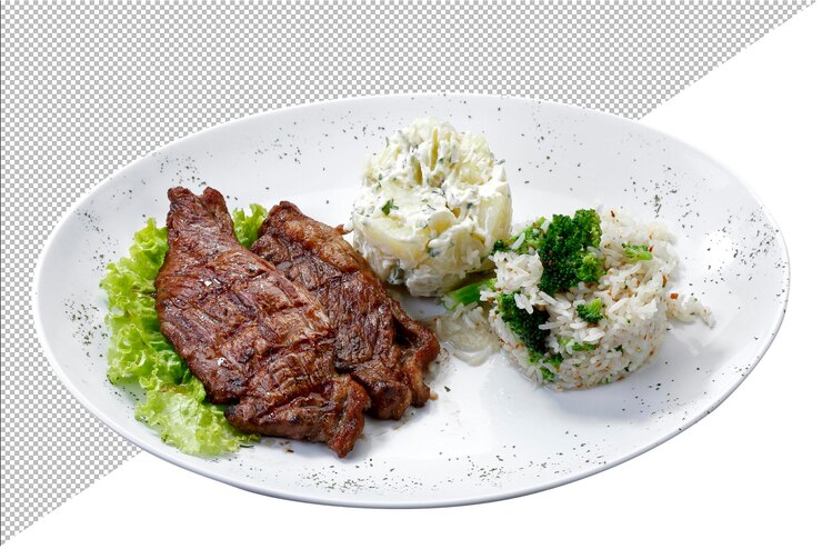 PSD bife com batata e arroz em fundo branco isolado