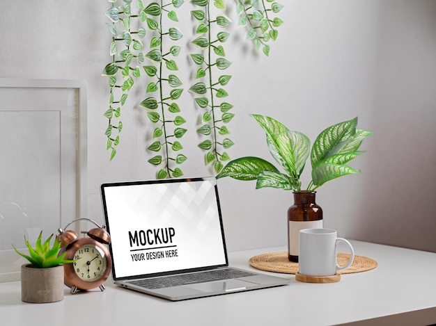 Biophilie-arbeitstisch mit laptop-modell und pflanzenvase im home-office-raum