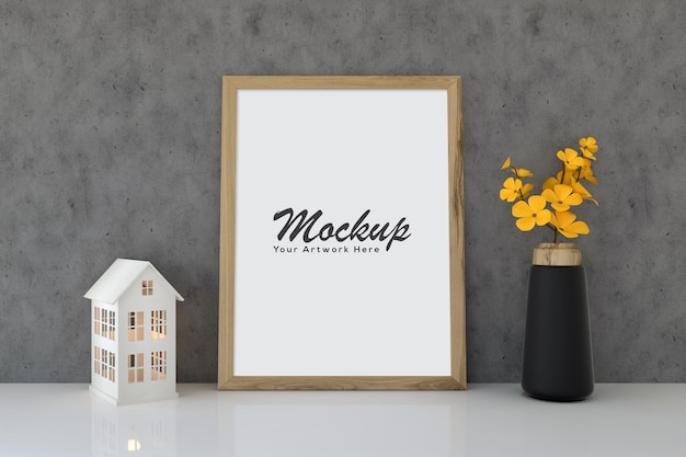 Blank Frame Mockup mit Blumenvase und Spielhaus