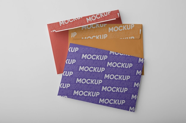 Blick von oben auf das Mockup-Design des Umschlags