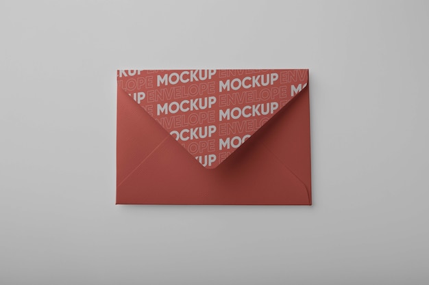 Blick von oben auf das Mockup-Design des Umschlags
