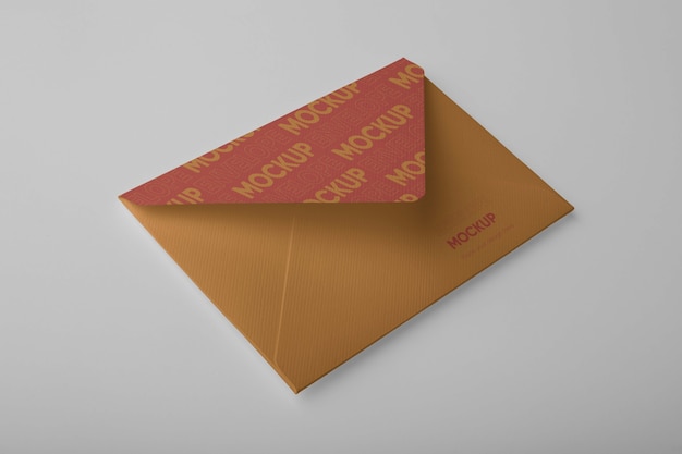 Blick von oben auf das Mockup-Design des Umschlags