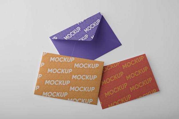 Blick von oben auf das Mockup-Design des Umschlags