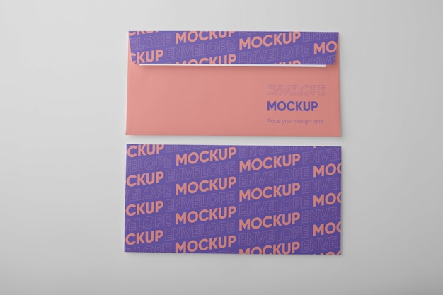 Blick von oben auf das Mockup-Design des Umschlags