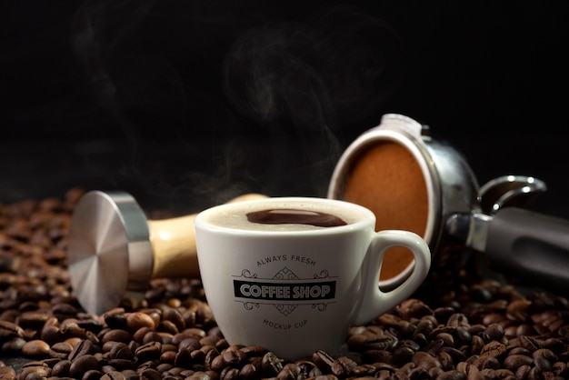 Bodegón de kit de prensa para maqueta de café.