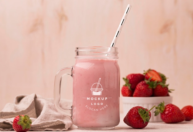 Boisson saine smoothie aux fraises