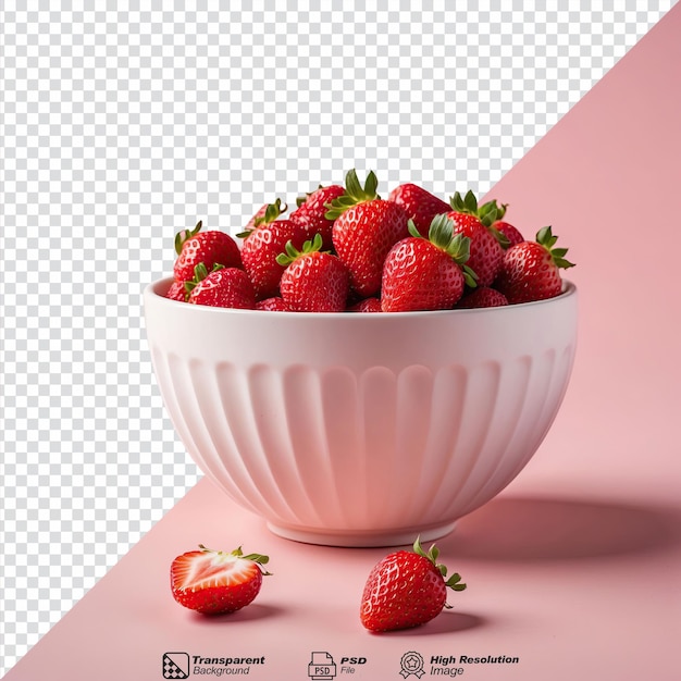 PSD un bol avec des fraises lyophilisées isolées sur un fond transparent