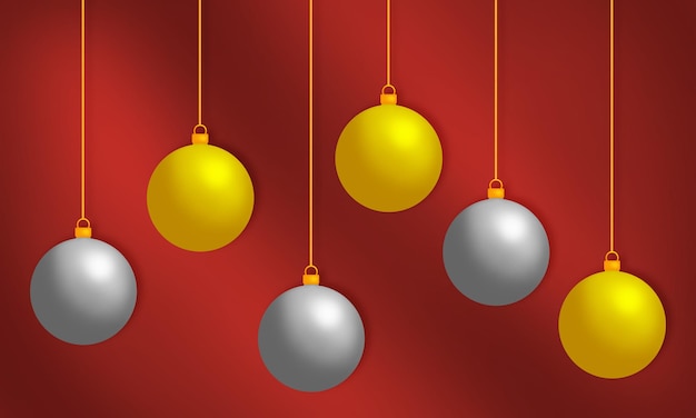 Bolas de Navidad colgantes sobre fondo rojo.
