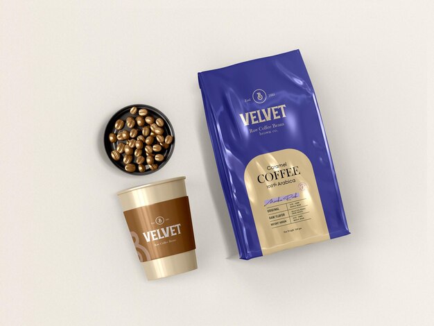 Bolsa de café de aluminio brillante con maqueta de embalaje de taza de café