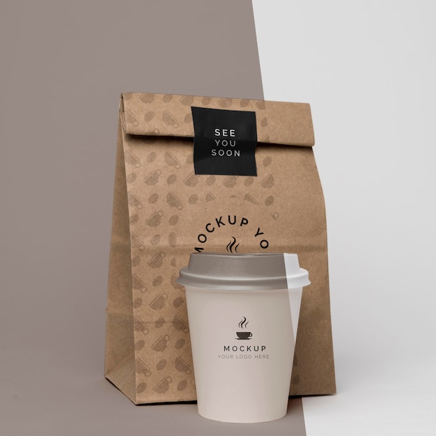 Bolsa de papel con maqueta de café