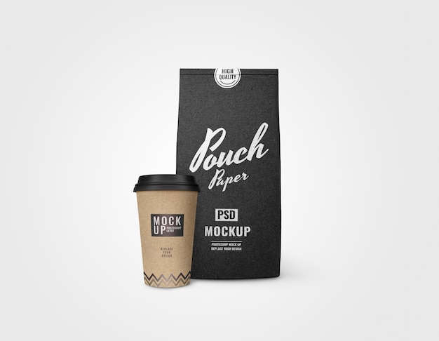 Bolsa de papel negro y maqueta de vaso de papel