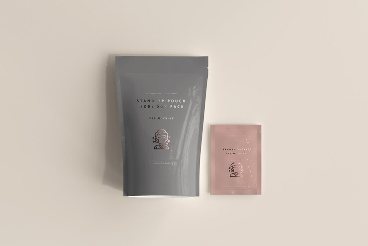 Bolsa Stand-Up de Plástico com Sachê Mockup