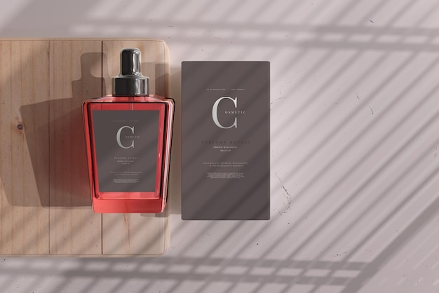 Botella de perfume con maquillaje de caja