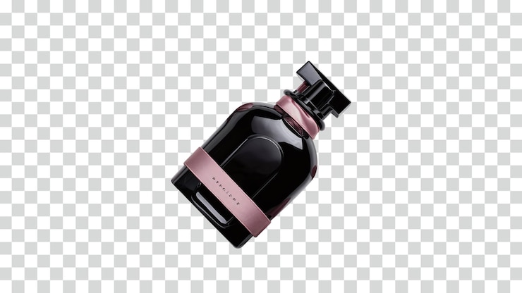 PSD una botella de perfume negra con una delicada cinta de satén rosa aislada sobre un fondo transparente