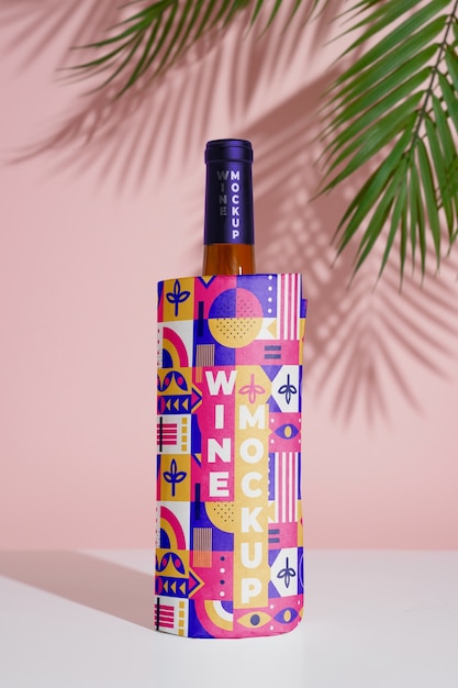Botella de vino envuelta en papel de colores