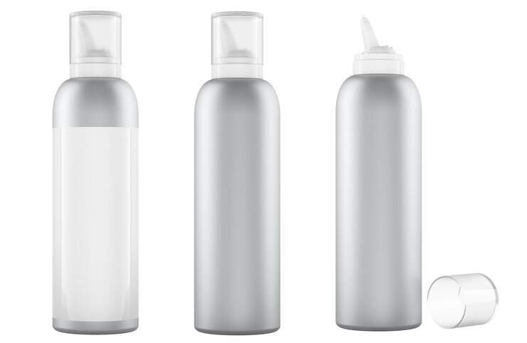 PSD botellas de pulverización con agua salada de mar para la higiene de la cavidad nasal botellas de pulverizacion nasal para la limpieza renderización 3d aisladas sobre un fondo transparente