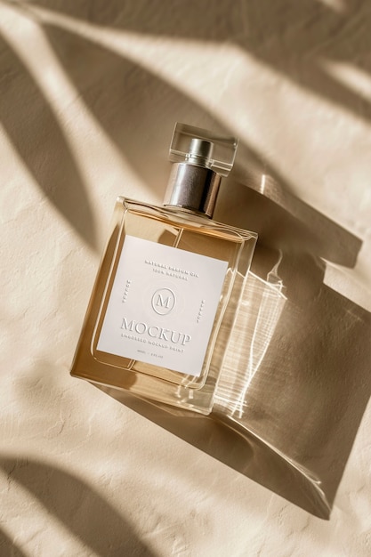 Bottiglia di profumo in modellazione in studio