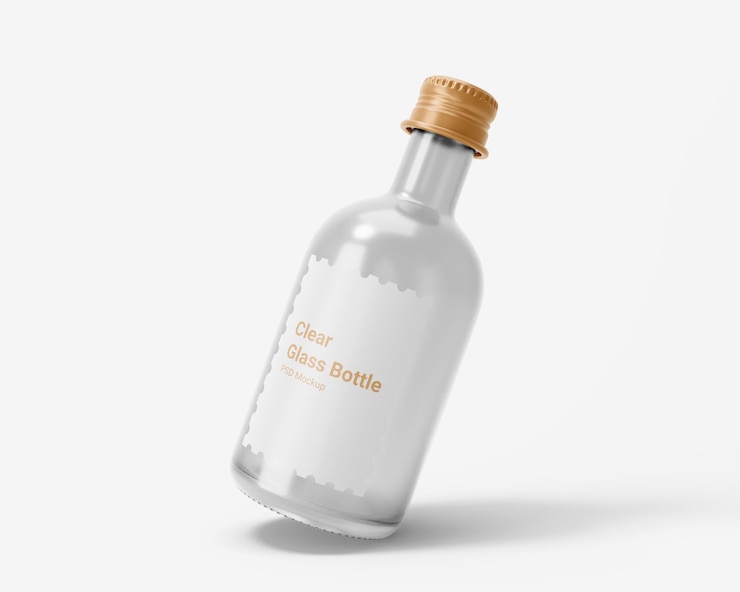 PSD bottiglia per bevande in vetro trasparente con tappo a vite in alluminio mockup