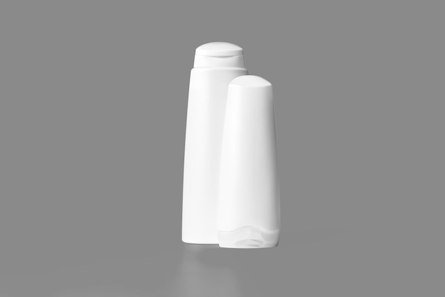 Bottiglie di shampoo e balsamo bianchi
