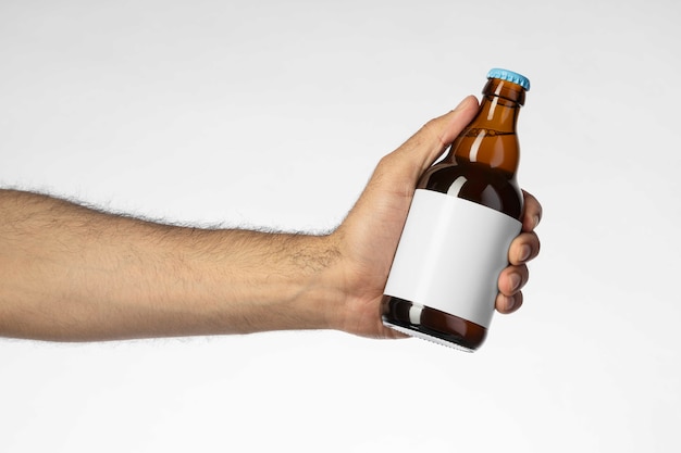 PSD bouteille de bière avec maquette d'étiquette