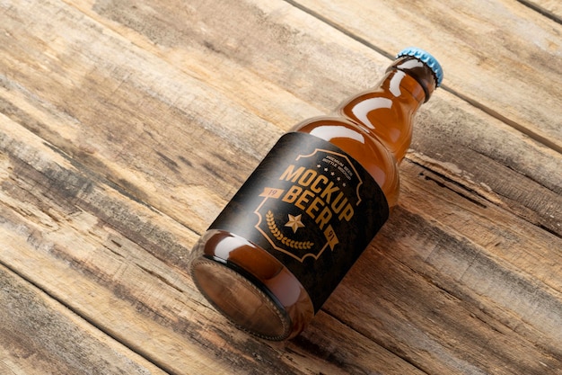 PSD bouteille de bière avec maquette d'étiquette