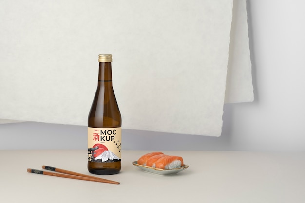 PSD bouteille de saké japonais avec sushi