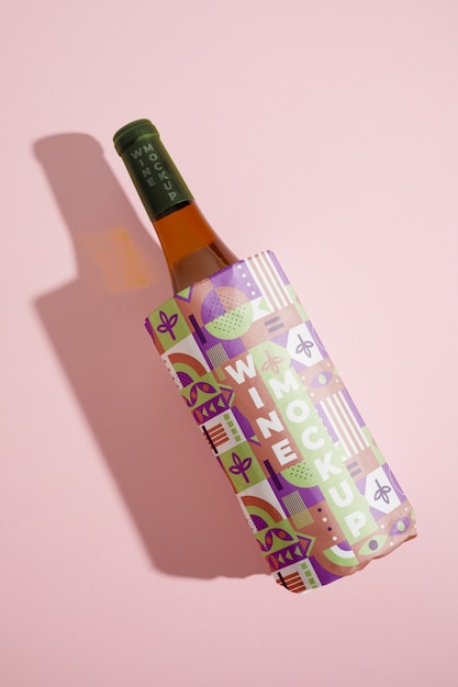 PSD bouteille de vin vue de dessus enveloppée dans du papier coloré