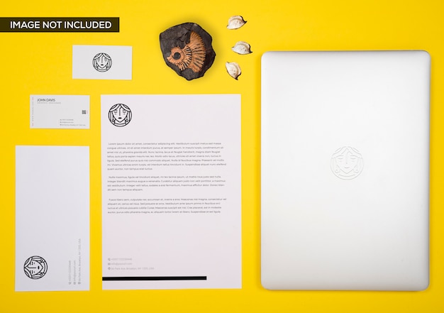 Branding Mockup in giallo