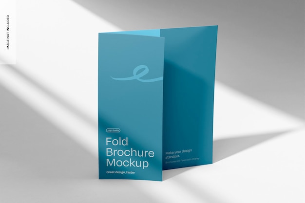 Brochura pieghevole con prospettiva di overlay mockup