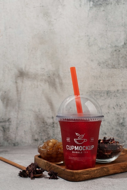Bubble-Tea-Getränkebehälter-Mock-up-Design