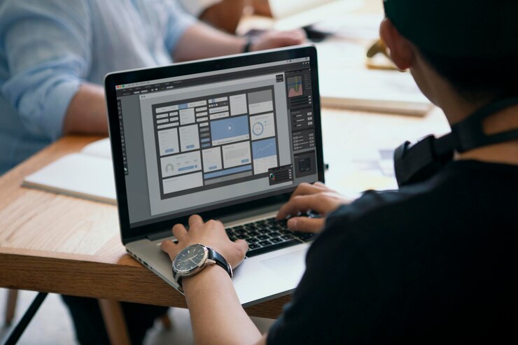 PSD businesswoman working on a laptop screen mockup