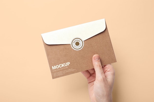 Busta di carta mock-up design con adesivo