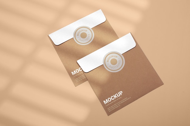 Busta di carta mock-up design con adesivo