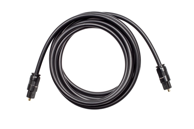 PSD el cable de audio óptico está aislado sobre un fondo blanco