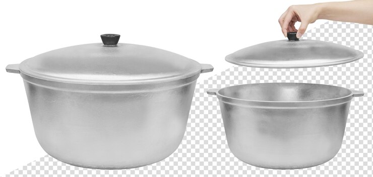 Cacerola de aluminio con tapa para cocinar. Aislado del fondo
