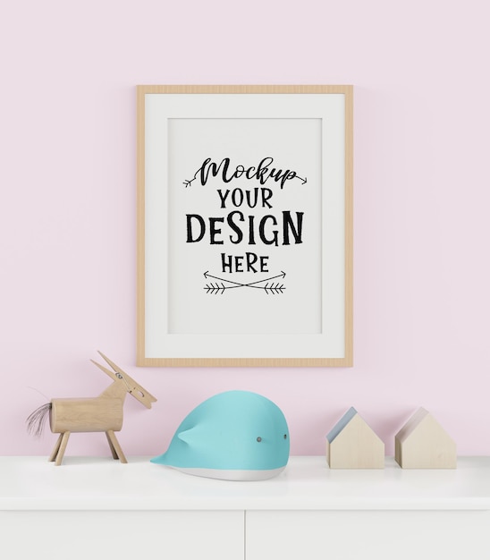 Cadre d'affiche dans la maquette de psd de la chambre d'enfants
