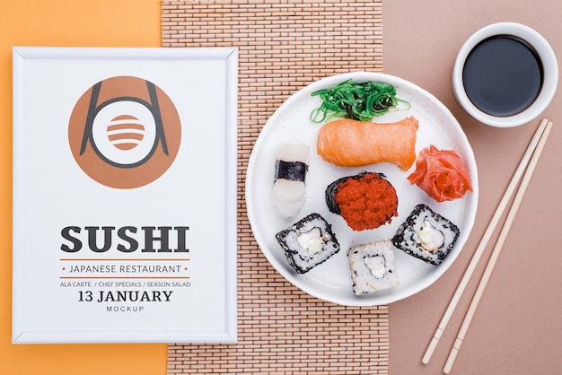 Cadre à Côté De La Plaque Avec Des Rouleaux De Sushi