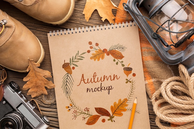 Cadre d'objets d'automne et cahier