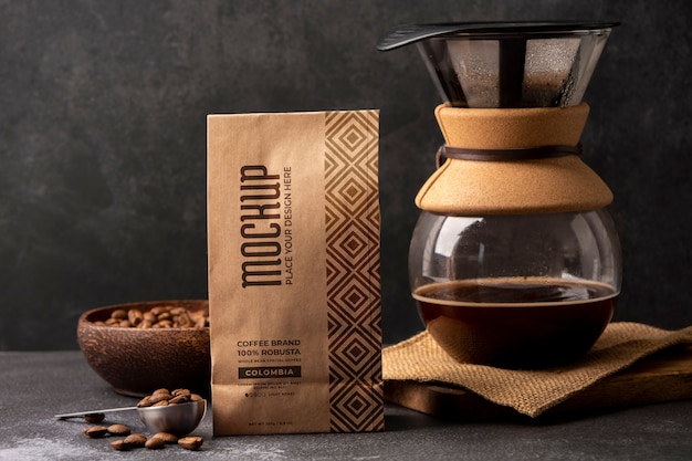 Café colombiano con empaque de maqueta.