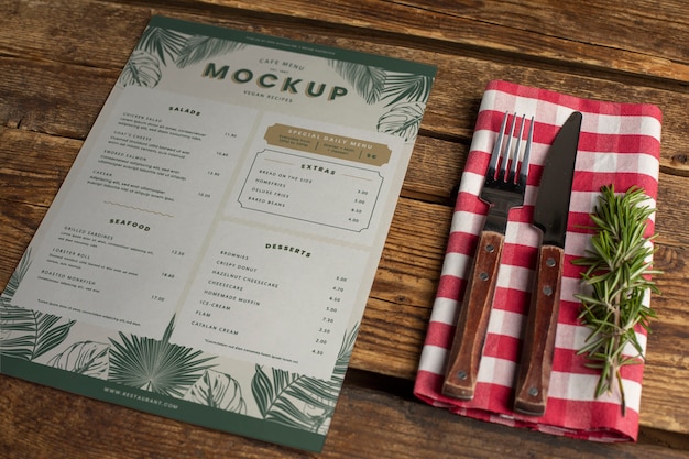 Café-menü-mock-up mit papier