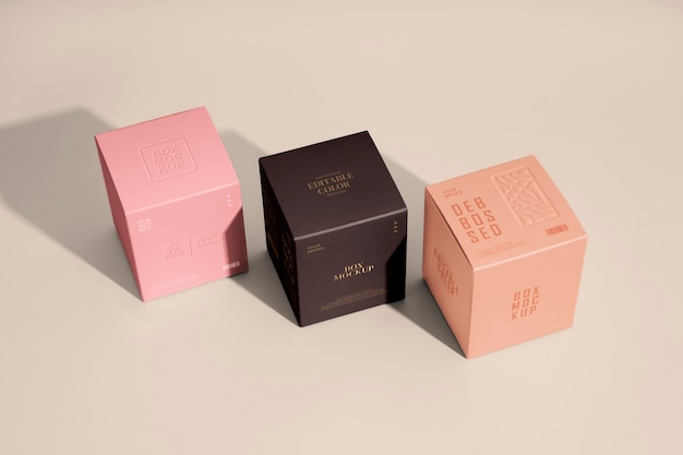 Caixa com maquete de logotipo em relevo