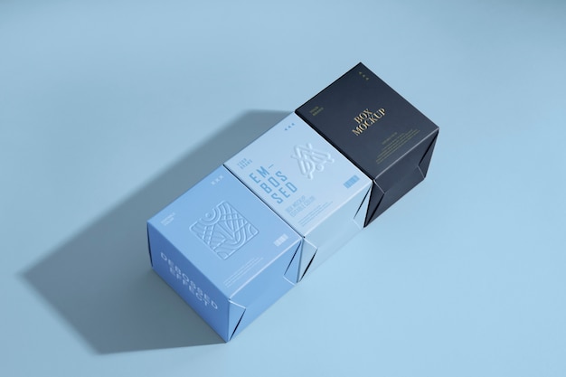 Caixa com maquete de logotipo em relevo