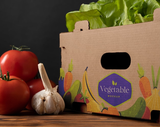 Caja de cartón de verduras frescas