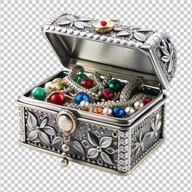 caja de joyas de plata con joyas en fondo blanco