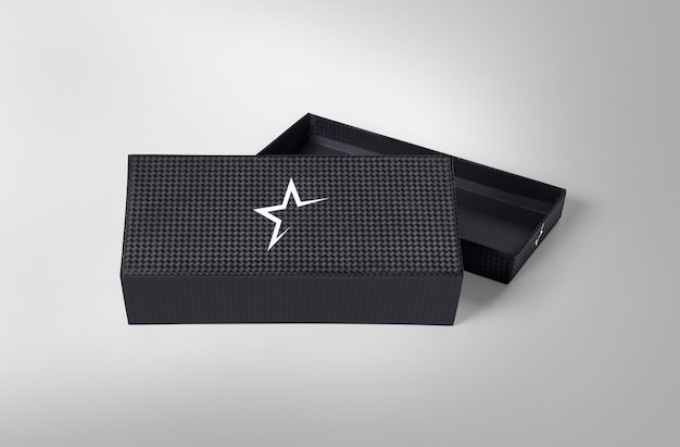 Una caja de zapatos negra con el logotipo de la estrella