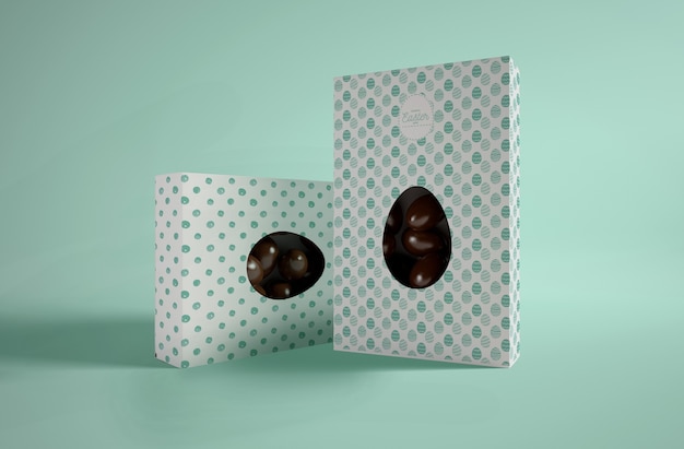 PSD cajas con huevos de chocolate en la mesa