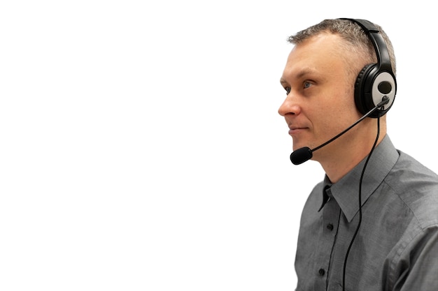 Callcenter-Mitarbeiter am Schreibtisch